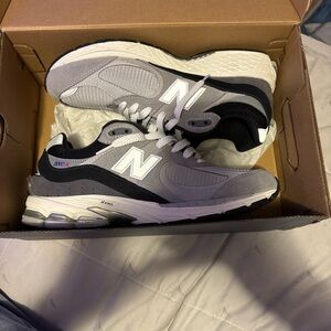 New Balance Men's 2002R